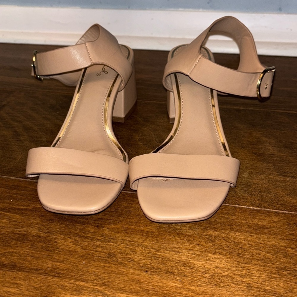 Nude Sandals Block heel
